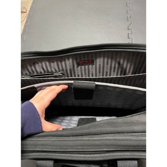 Tumi Alpha 26060d4 Black‎ Expandable Briefcase Messenger Laptop Bag - Picture 12 of 14